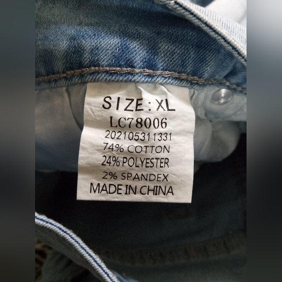 Distressed Medium Washed Shorts Size XL - Picture 5 of 6